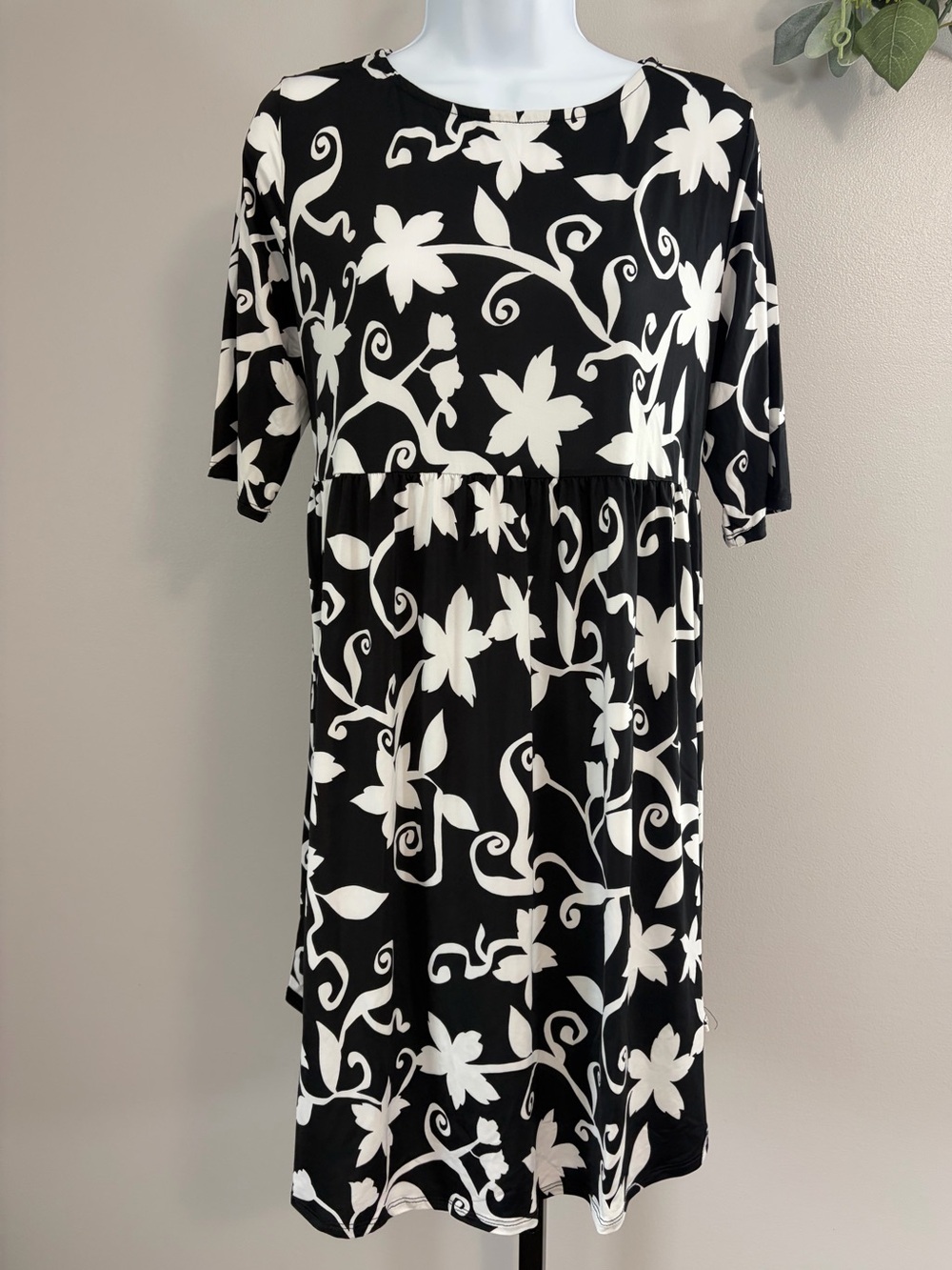 NWOT Emerald Black & White Floral Midi Dress